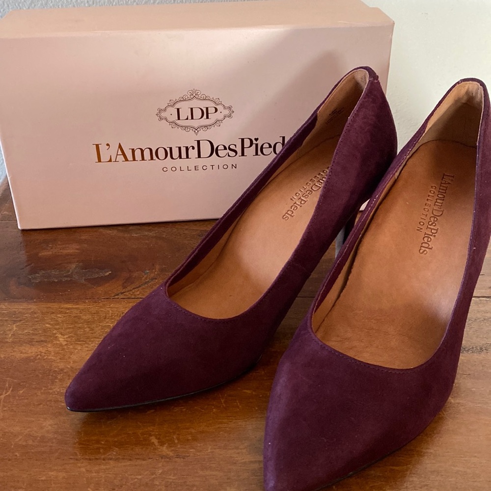 Gorgeous burgundy heels